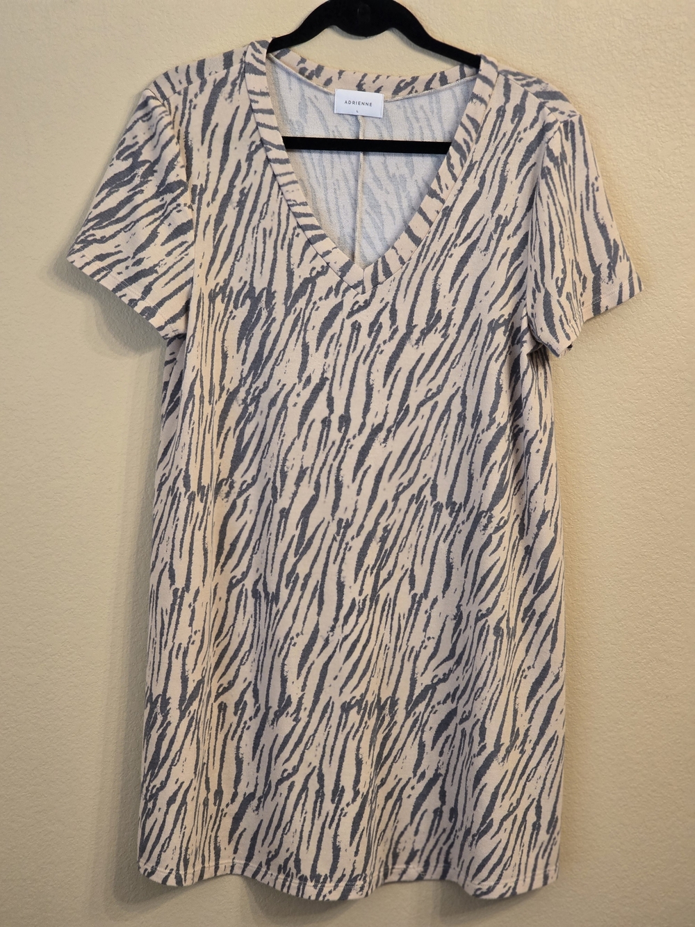 Adrienne Beige and Gray Animal Print V-Neck Dress Size Large